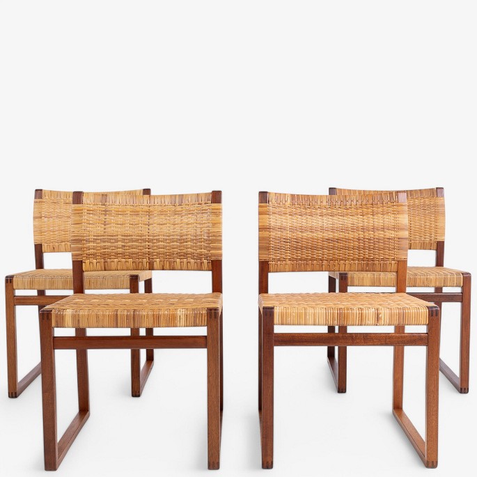 Børge Mogensen / Fredericia Furniture.
BM 61 - Set of 4 chairs in mahogany and patinated wicker.
1 set in stock
