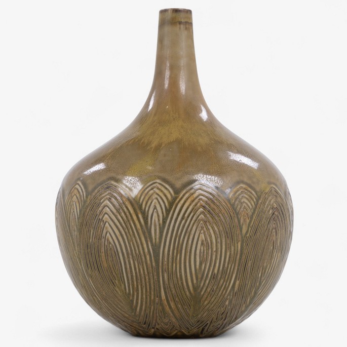 Axel Salto / Royal Copenhagen.
Vase i stentøj med indridset bladdekoration og Solfatara-glasur (model 20736). 
Signeret.
1 stk. på lager
