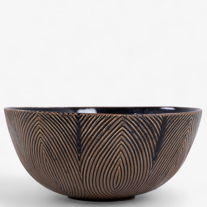 Axel Salto / Royal Copenhagen.
Stor og sjælden riflet skål, glaseret med hhv. Sung-glasur og indvendigt en 
blåmuslingeglasur. Model 20675. Signeret. Formgivet i 1944.
1 stk. på lager
