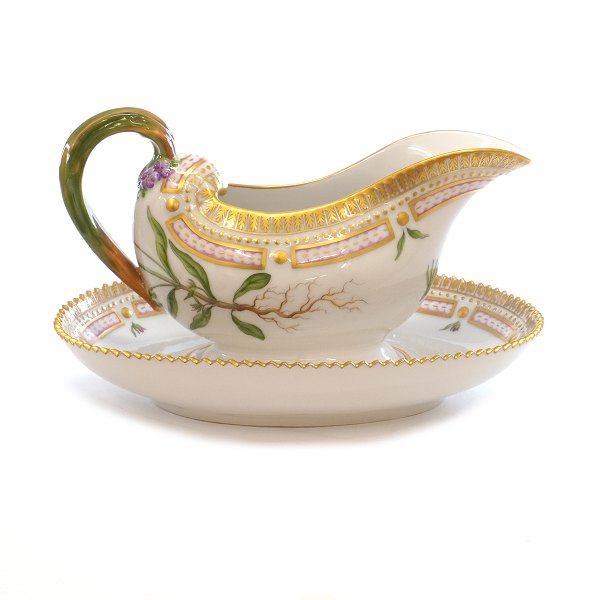 Flora Danica sauce boat #3556. Nice condition. Year 1974-78."Antirrhinum Orontium L.". H: 14,5cm. L: 23cm