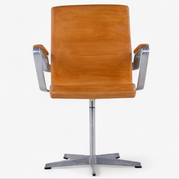 Arne Jacobsen / Fritz Hansen.
Low-backed 