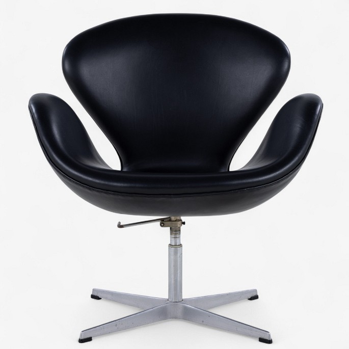 Arne Jacobsen / Fritz Hansen.
AJ 3320 - 
