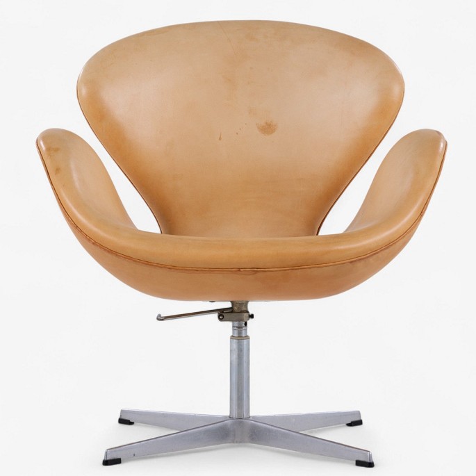 Arne Jacobsen / Fritz Hansen.
AJ 3320 - 